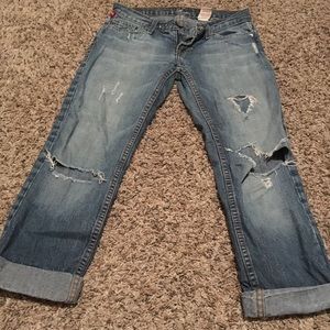 It distressed light blue boyfriend jeans